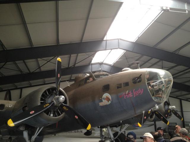 Boeing b 17 pink lady